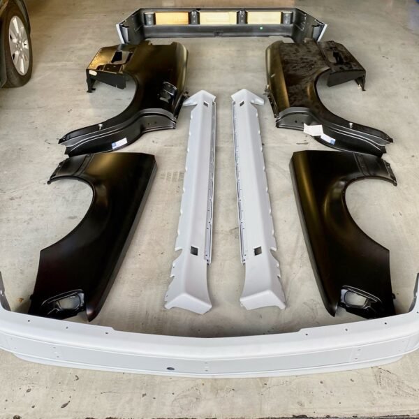 Mercedes-Benz W124 E500 / 500E Fender & Body Parts Package - AMG CAR PARTS SHOP