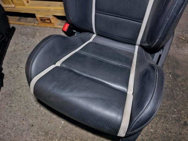 Mercedes C63 AMG Performance Bucket Seats - AMG CAR PARTS SHOP